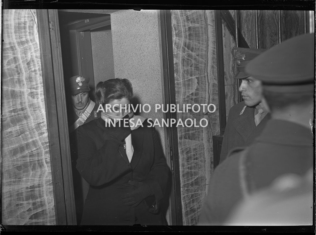 Caterina Fort al processo in Corte d'Assise a Milano si copre il viso con la sciarpa<br>64278