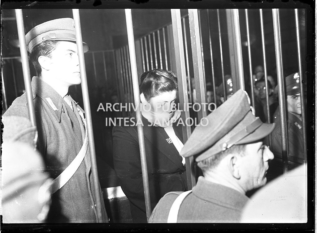 Caterina Fort nella gabbia degli imputati al processo in Corte d'Assise a Milano<br>64288