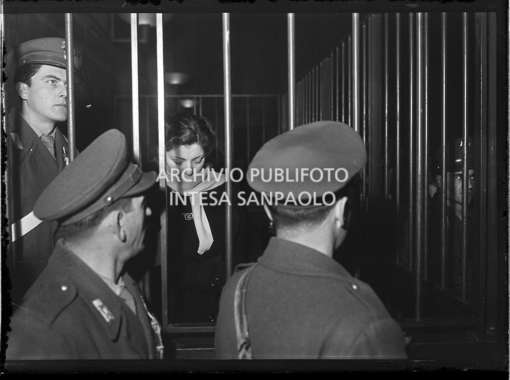 Caterina Fort nella gabbia degli imputati al processo in Corte d'Assise a Milano<br>64291