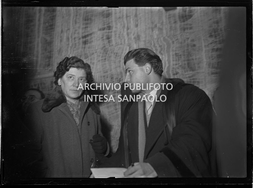 Anna Fort, sorella dell'imputata, al processo in Corte d'Assise a Milano con l'avvocato Rossi, difensore di Caterina Fort<br>64293