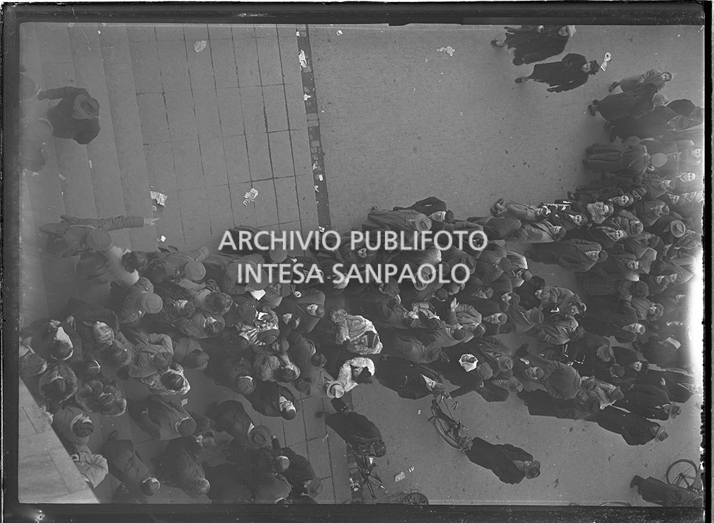 Folla all'esterno del Tribunale di Milano dove è in corso il processo a Caterina Fort in Corte d'Assise<br>64311