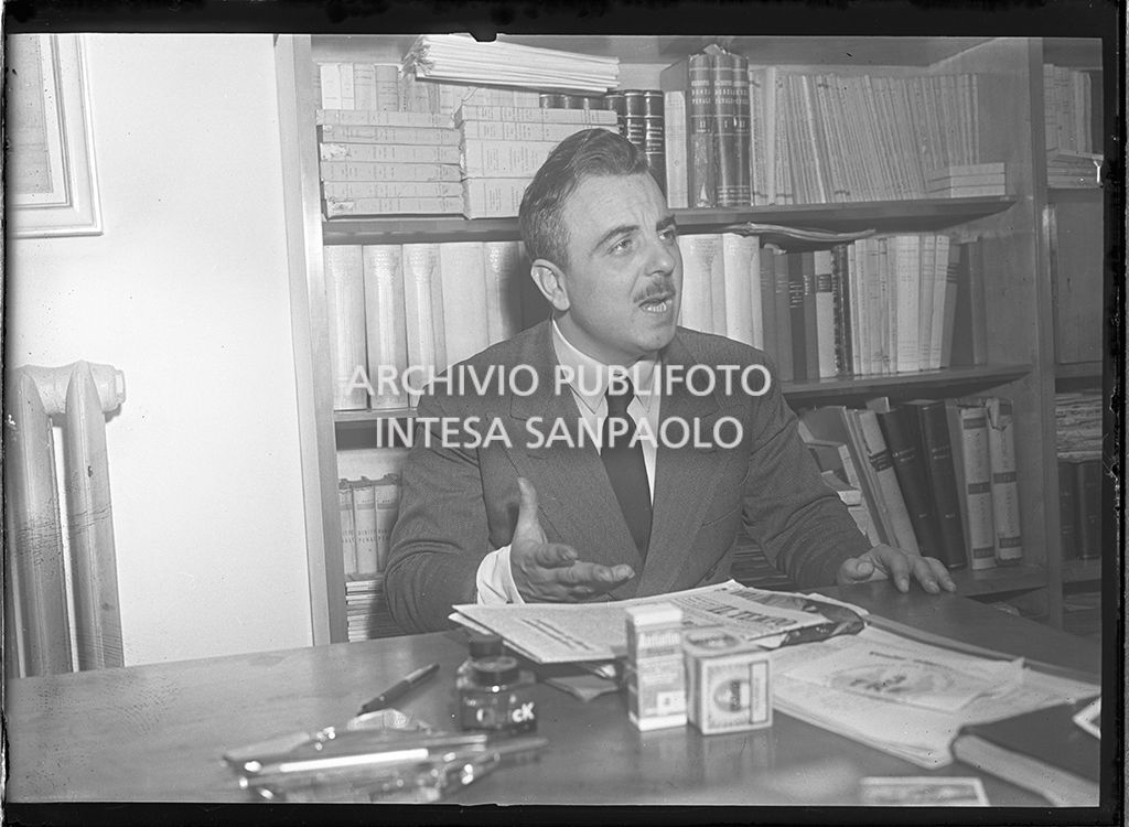 Franz Sarno, l'avvocato di parte civile per i Ricciardi nel processo a Caterina Fort, alla scrivania<br>64328