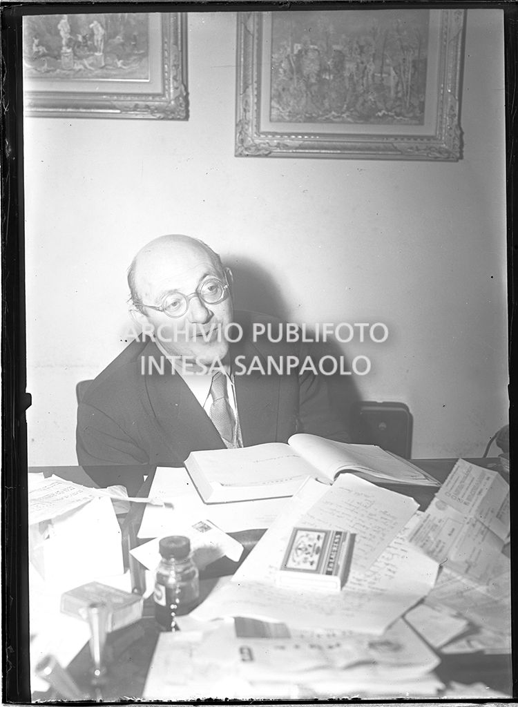 Antonio Marsico, uno degli avvocati difensori di Caterina Fort, alla scrivania<br>64331