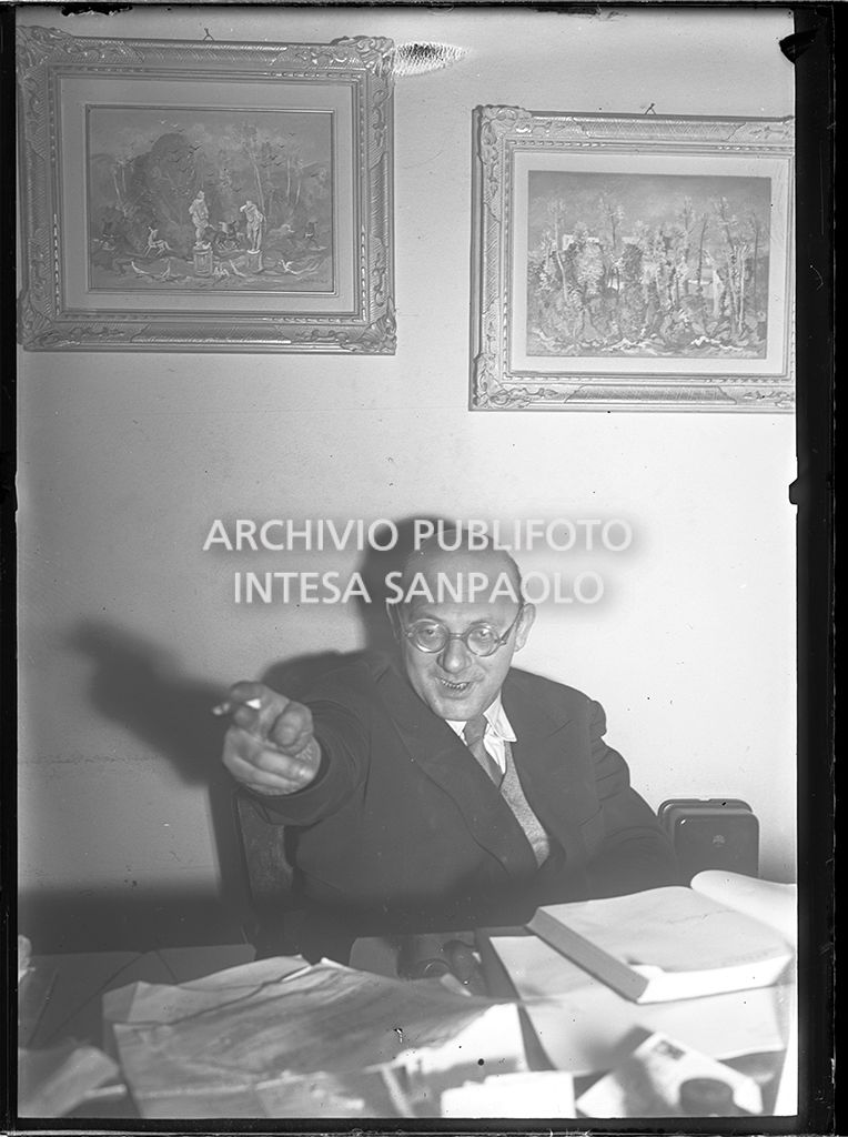 Antonio Marsico, uno degli avvocati difensori di Caterina Fort, alla scrivania<br>64332