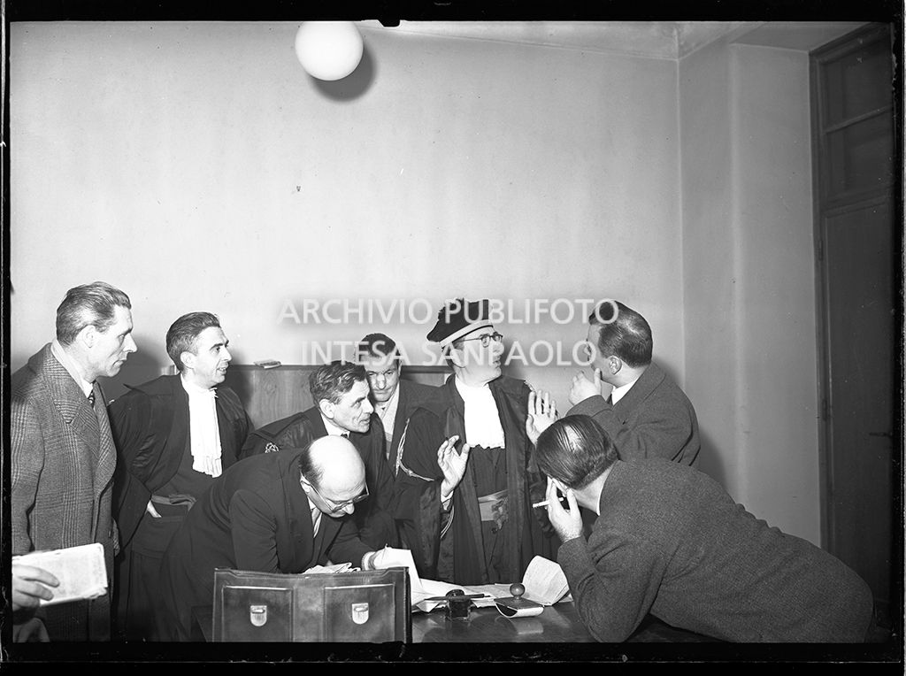 Luigi Marantonio (al centro con il tocco), presidente della Corte d'Assise nel processo a Caterina Fort, con gli avvocati della difesa<br>64341