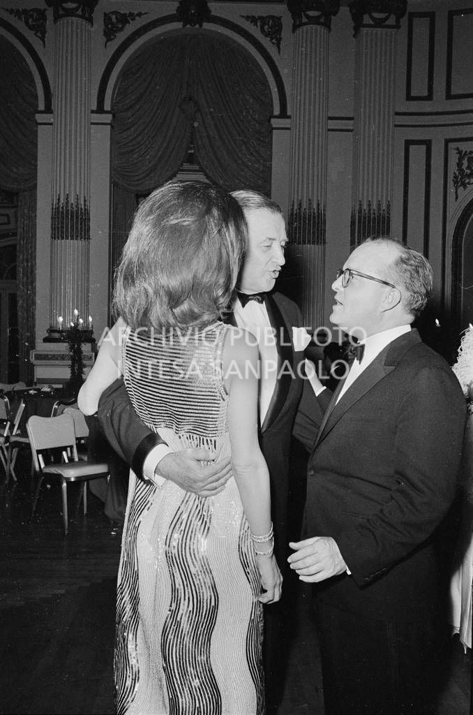 Lee Radzwill, Henry Ford II e Truman Capote al "Black and White Ball" organizzato da Truman Capote<br>728135/171