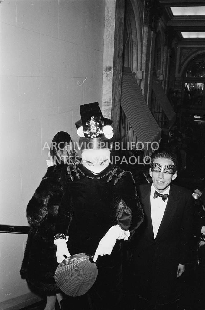 Ospiti al "Black and White Ball" organizzato da Truman Capote<br>728135/223