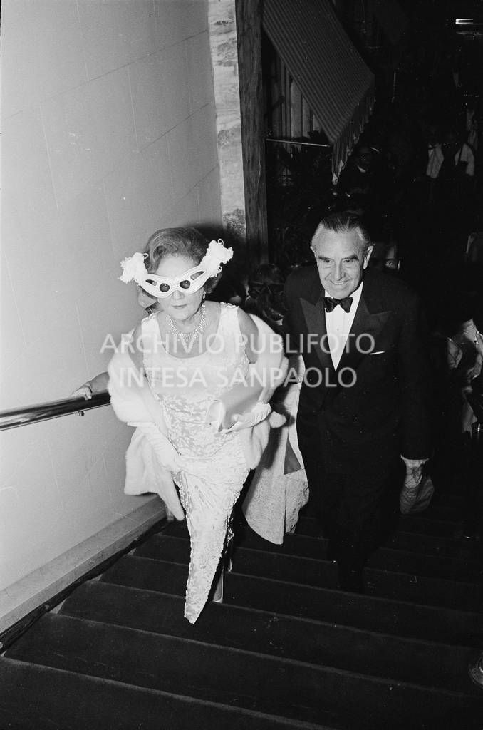 Ospiti al "Black and White Ball" organizzato da Truman Capote<br>728135/225