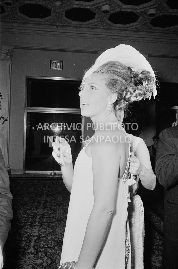 Luciana Pignatelli al "Black and White Ball" organizzato da Truman Capote<br>728135/228