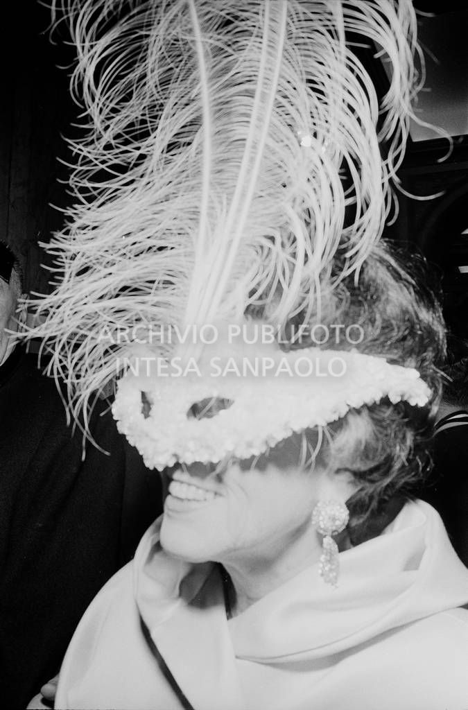 Rose Kennedy in maschera al "Black and White Ball" organizzato da Truman Capote<br>728135/60