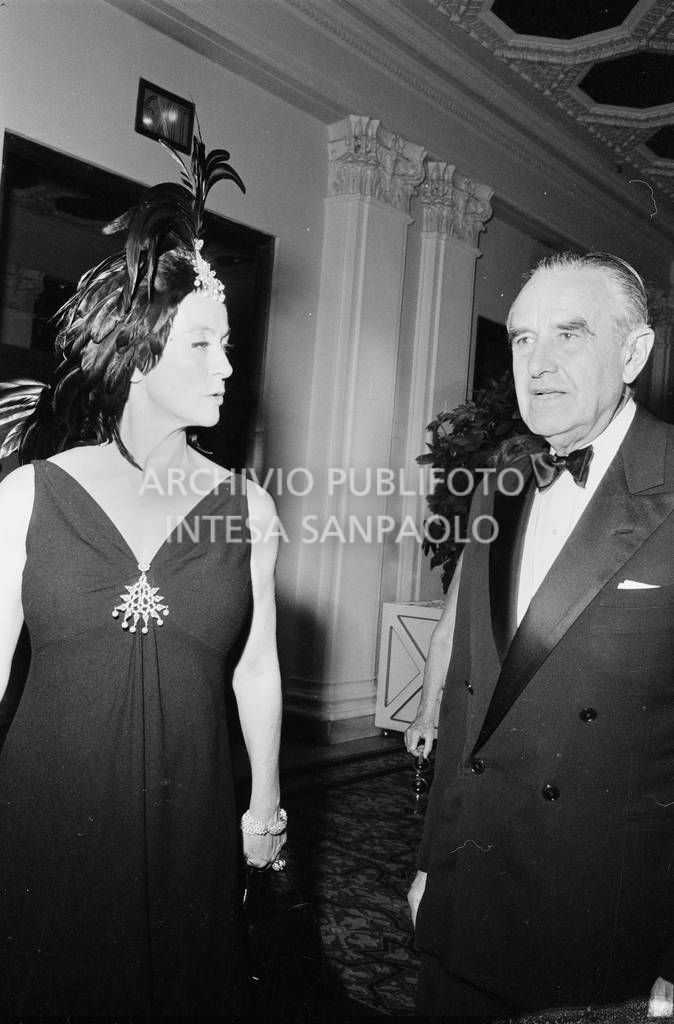 Marietta Peabody Tree con William Averell Harriman al "Black and White Ball" organizzato da Truman Capote<br>728135/81