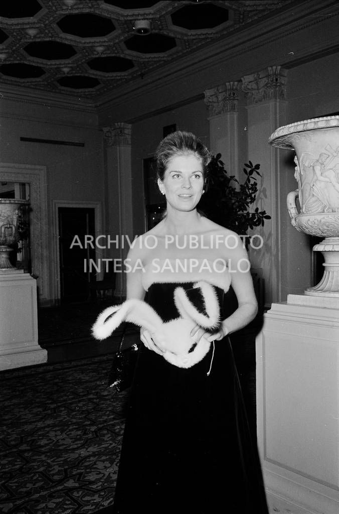 Candice Bergen al "Black and White Ball" organizzato da Truman Capote<br>728135/94