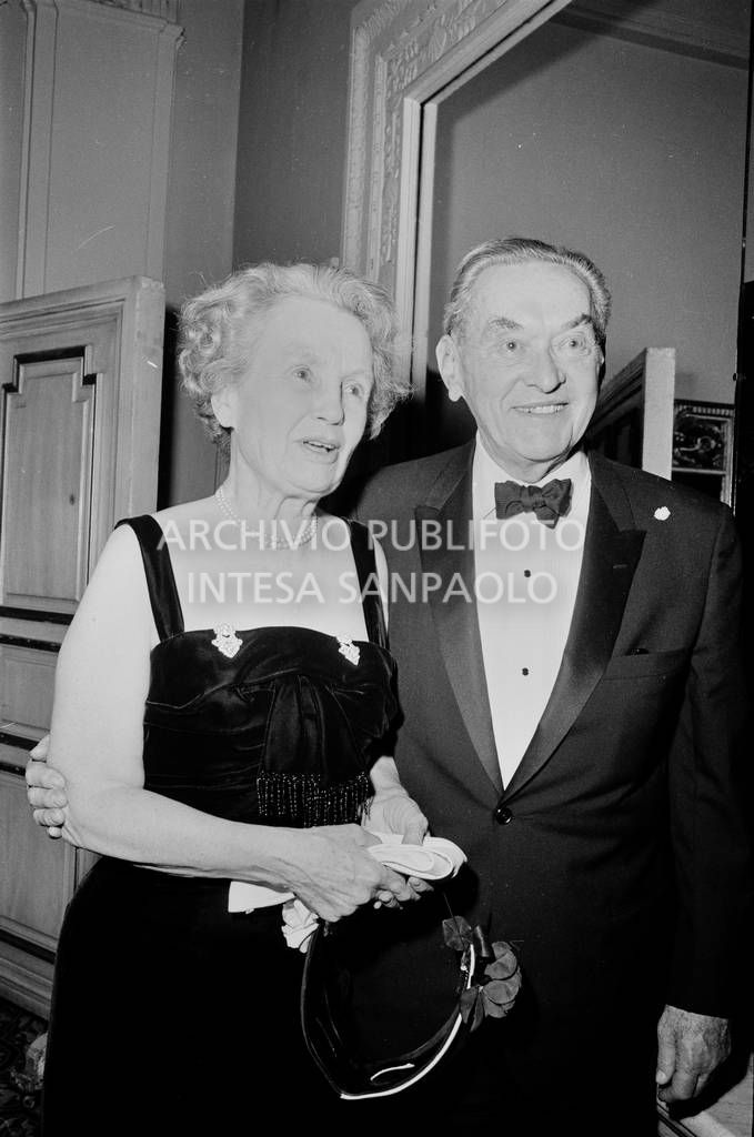 Walter Lippmann con la moglie al "Black and White Ball" organizzato da Truman Capote<br>728135/97