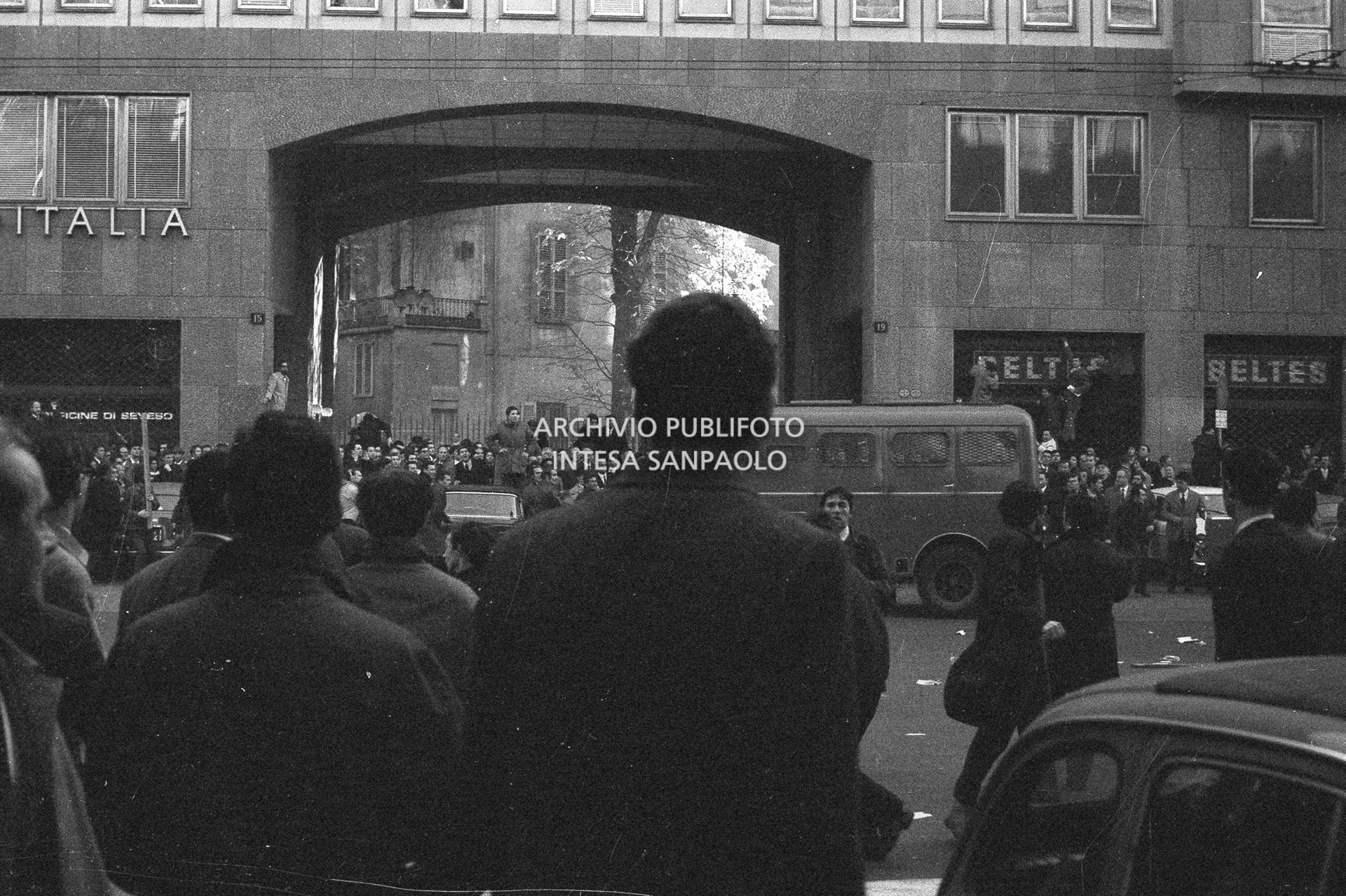 Sciopero generale per il caro casa. Morte di Antonio Annarumma