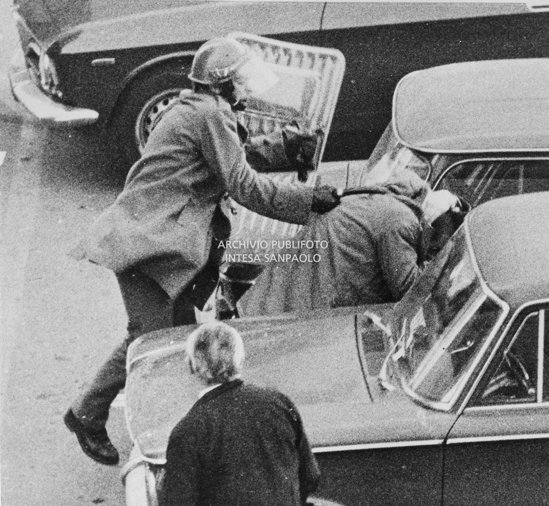 Sciopero generale per il caro casa. Morte di Antonio Annarumma