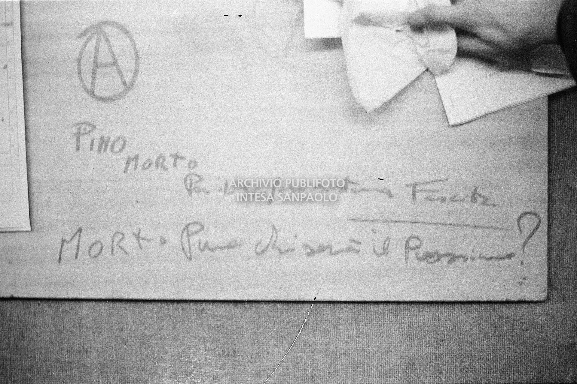 Conferenza stampa, presso il circolo anarchico Ponte della Ghisolfa, in difesa di Giuseppe Pinelli e Pietro Valpreda