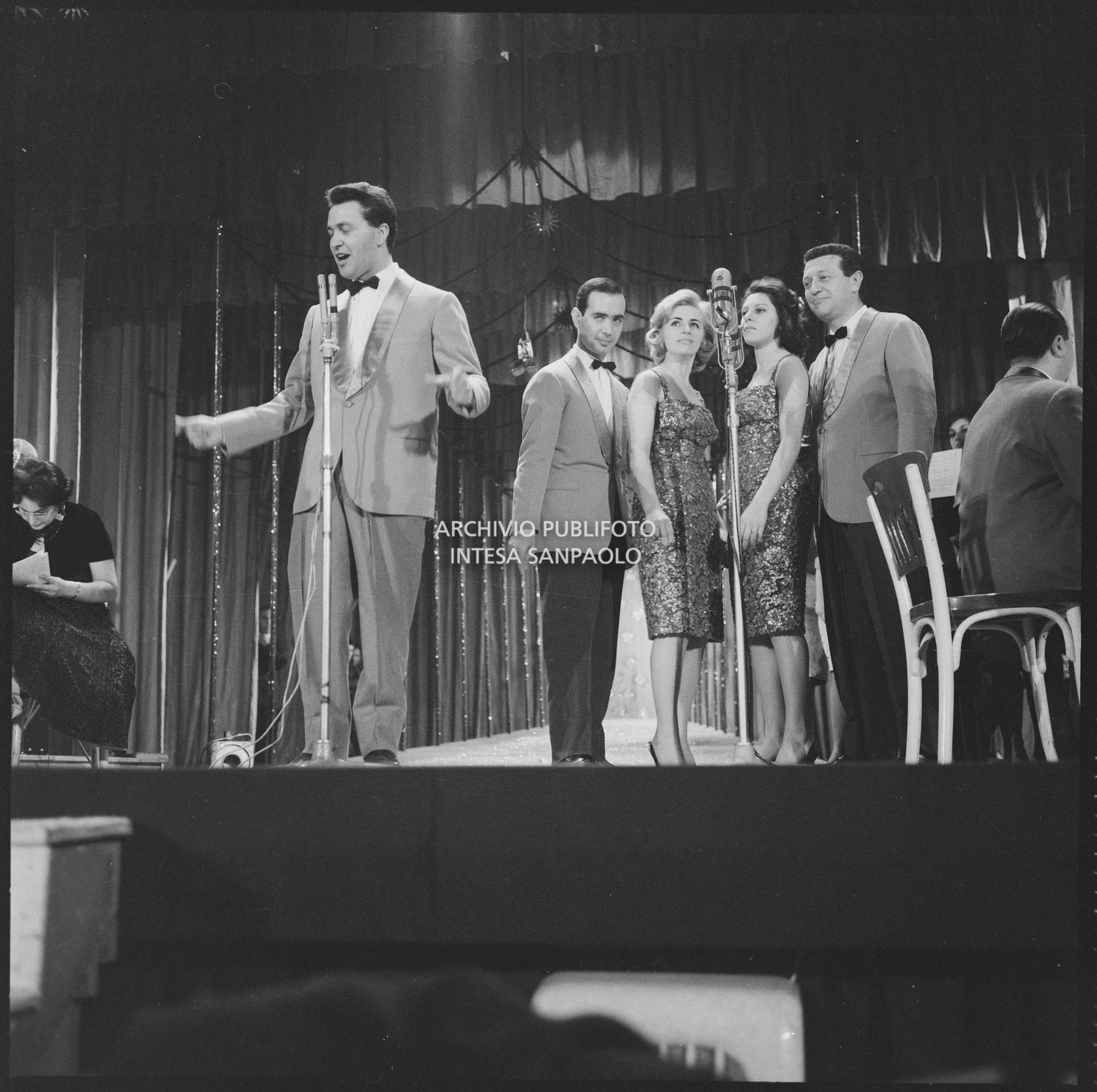 Arturo Testa sul palcoscenico del X Festival della canzone italiana di Sanremo