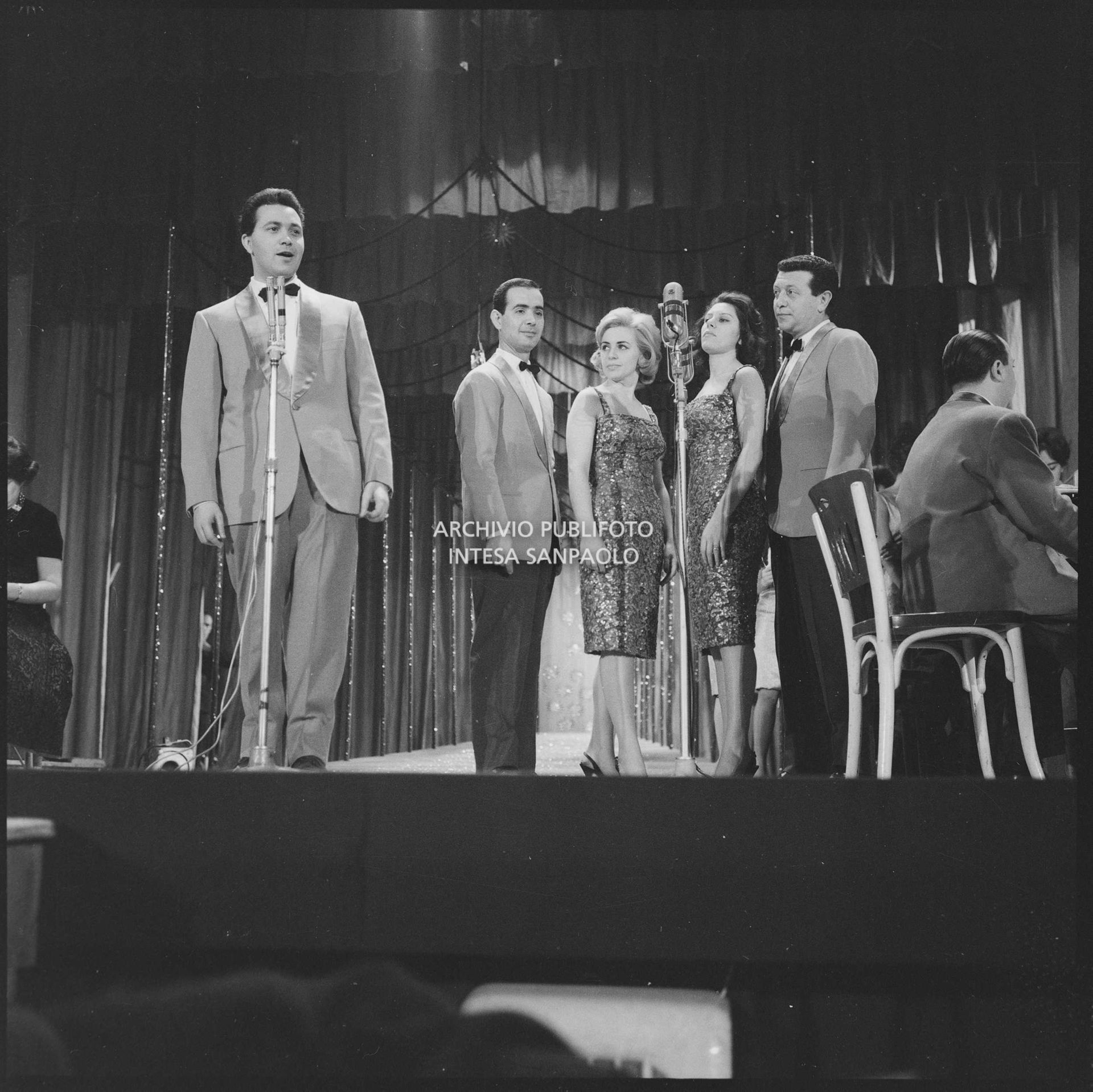 Arturo Testa sul palcoscenico del X Festival della canzone italiana di Sanremo