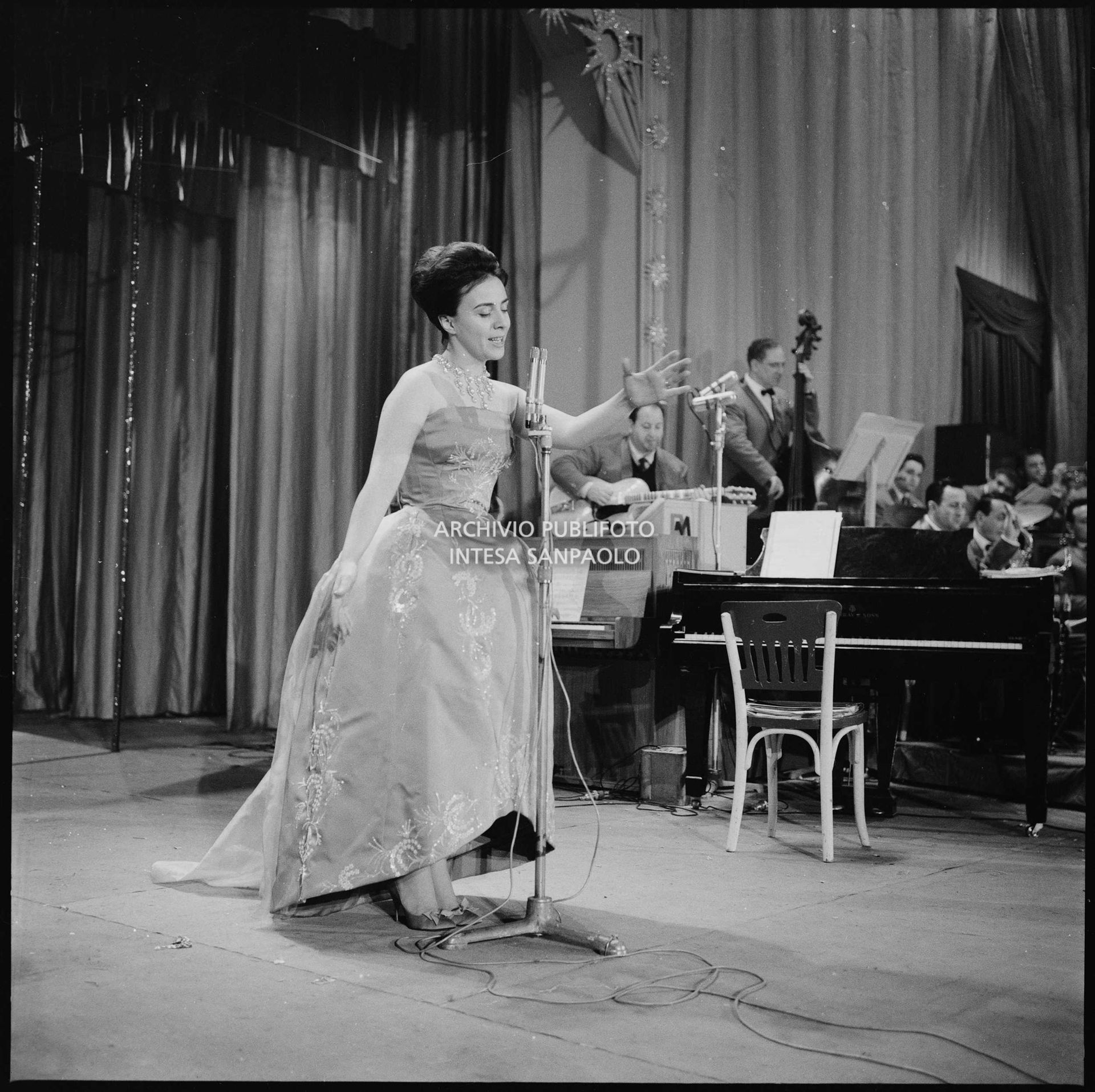 Jula De Palma sul palcoscenico del X Festival della canzone italiana di Sanremo