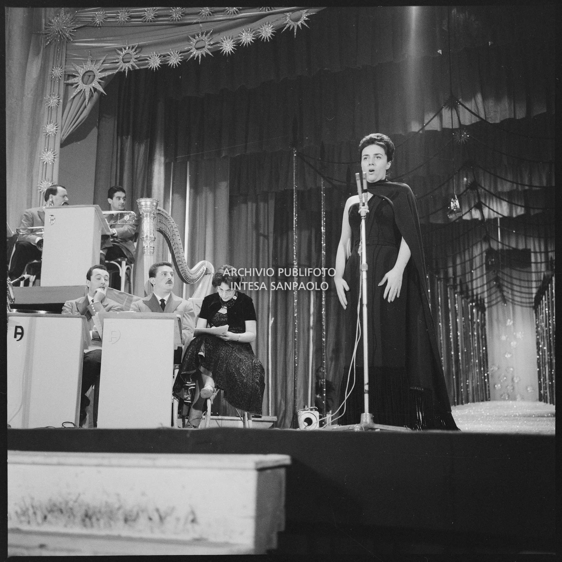 Jula De Palma sul palcoscenico del X Festival della canzone italiana di Sanremo