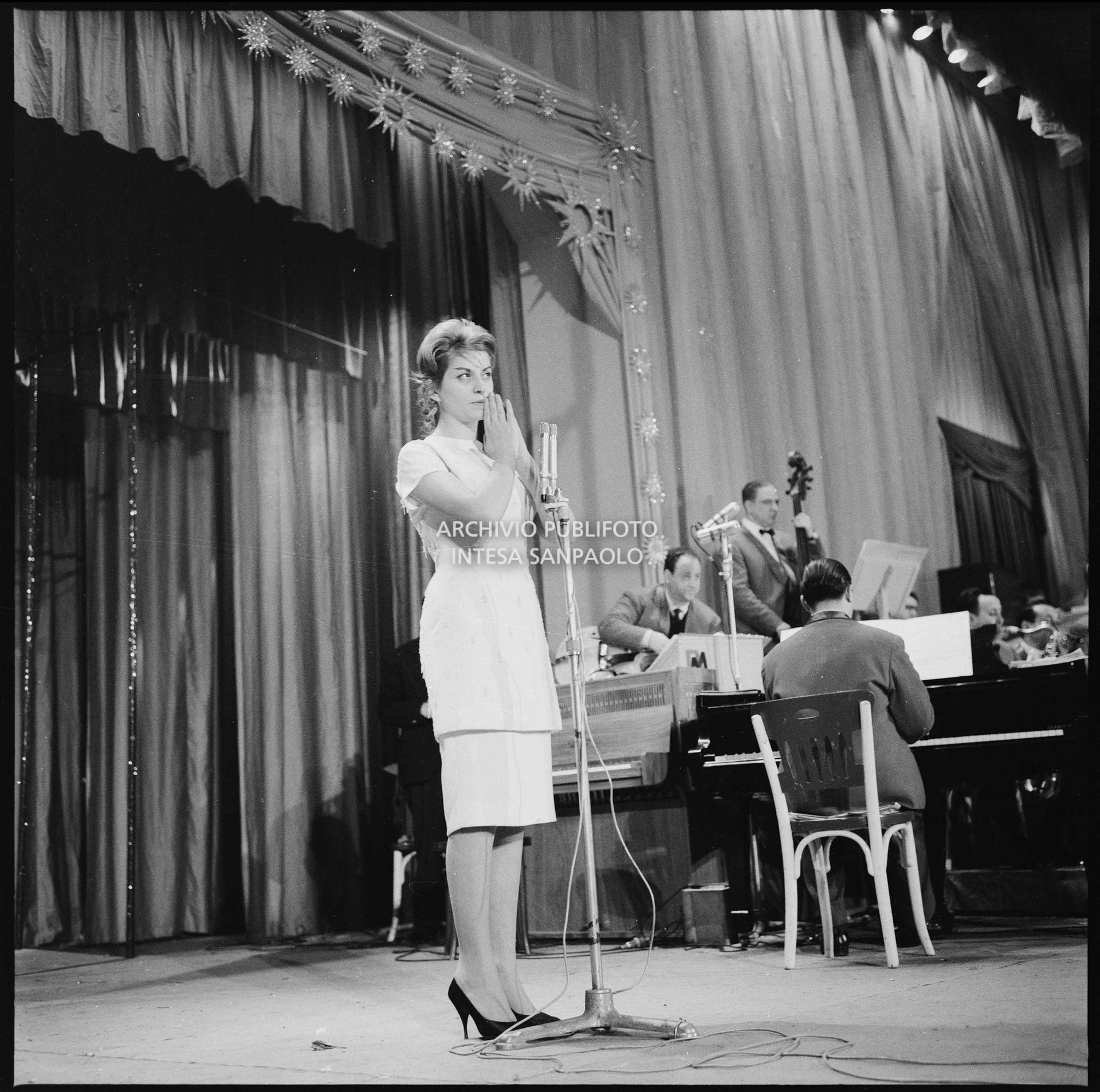 Miranda Martino sul palcoscenico del X Festival della canzone italiana di Sanremo