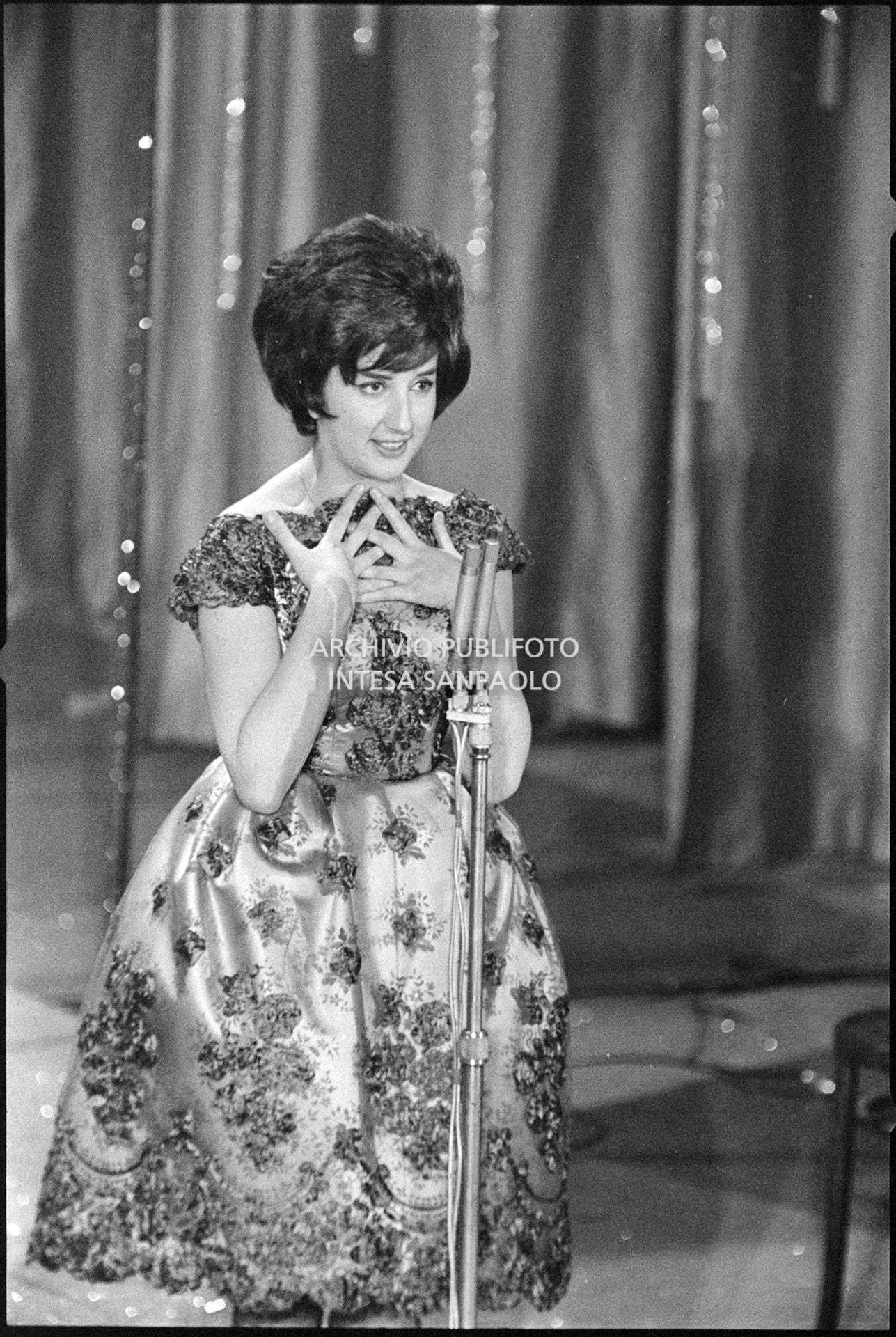 Mina sul palcoscenico del X Festival della canzone italiana di Sanremo