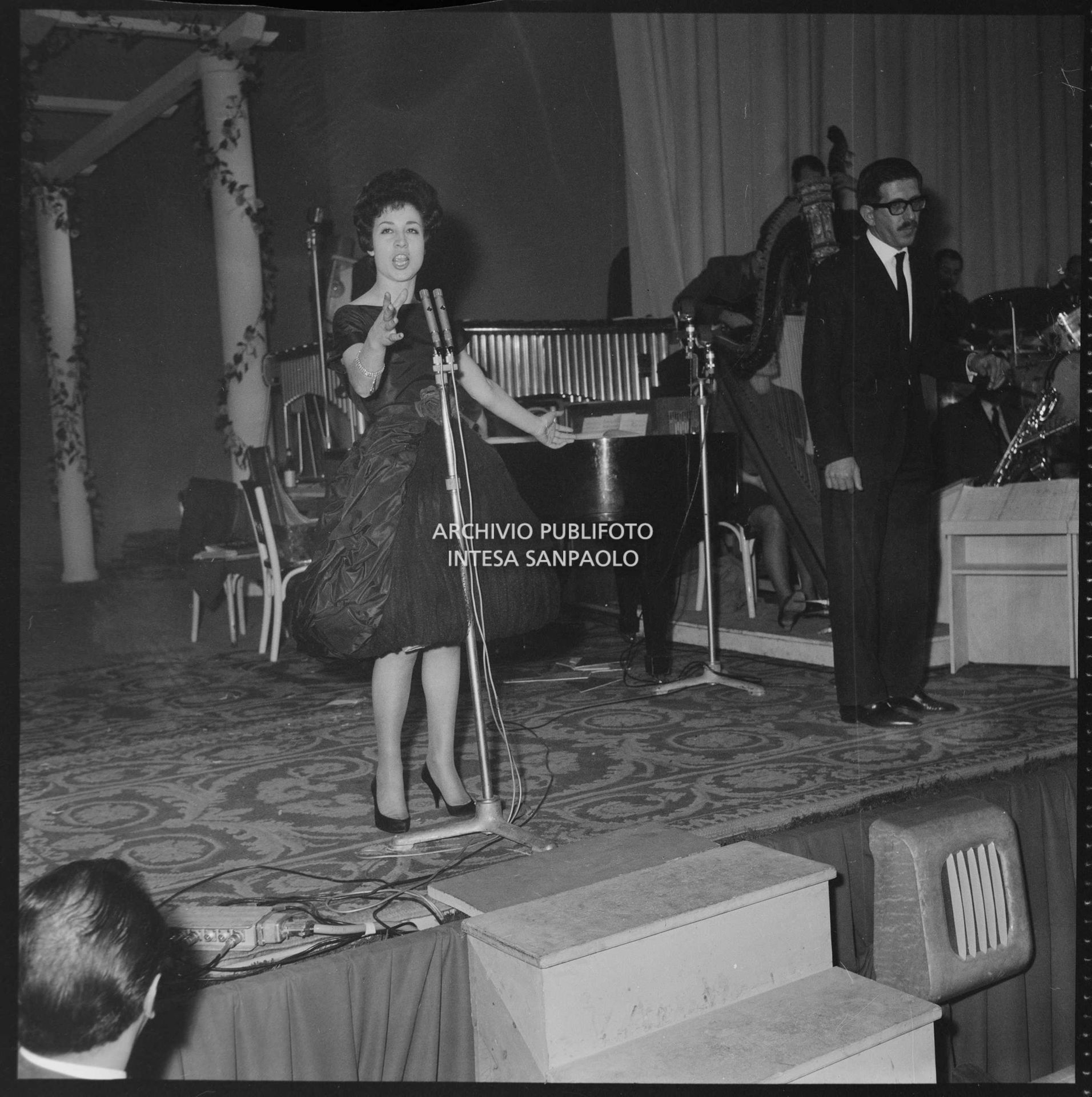 Nadia Liani con il direttore d'orchestra Bruno Canfora alle prove dell'XI Festival di Sanremo