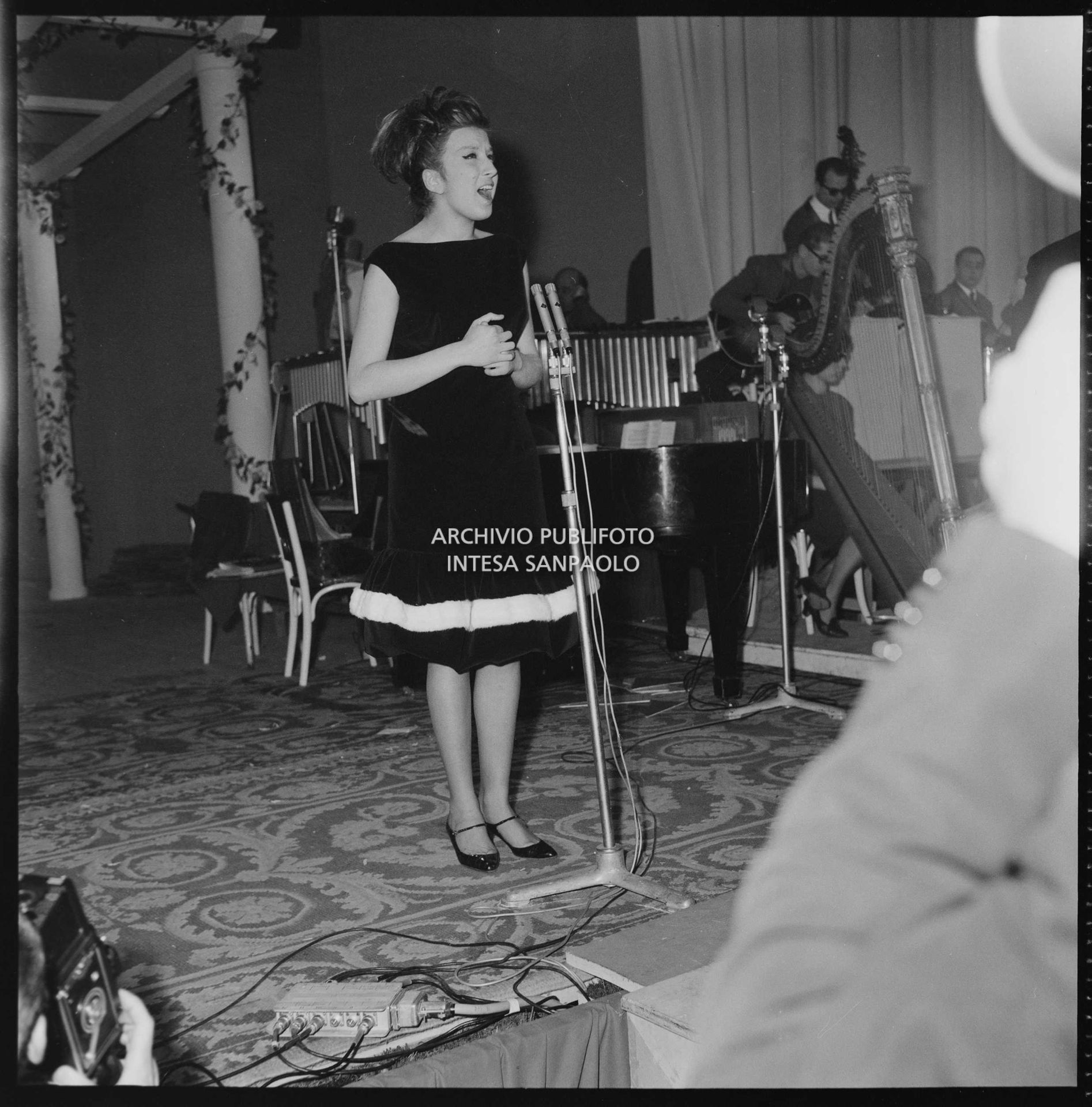 Mina canta alle prove dell'XI Festival di Sanremo