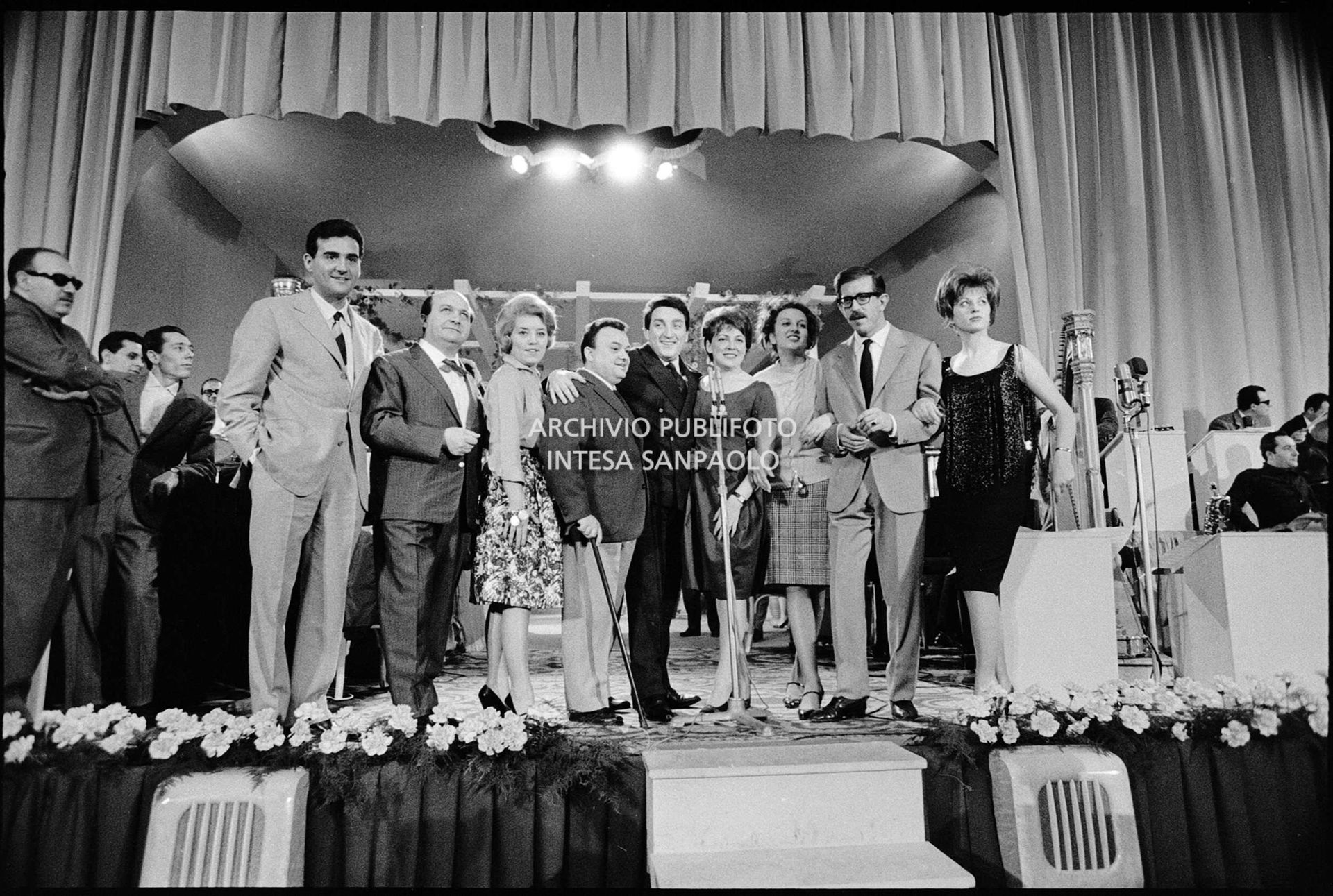 Mina si esibisce al XI Festival della canzone italiana di Sanremo