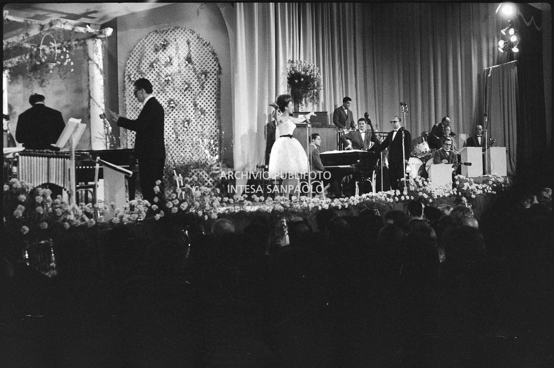 Mina si esibisce al XI Festival della canzone italiana di Sanremo