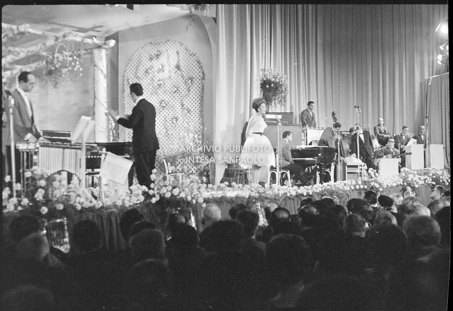 Mina si esibisce al XI Festival della canzone italiana di Sanremo