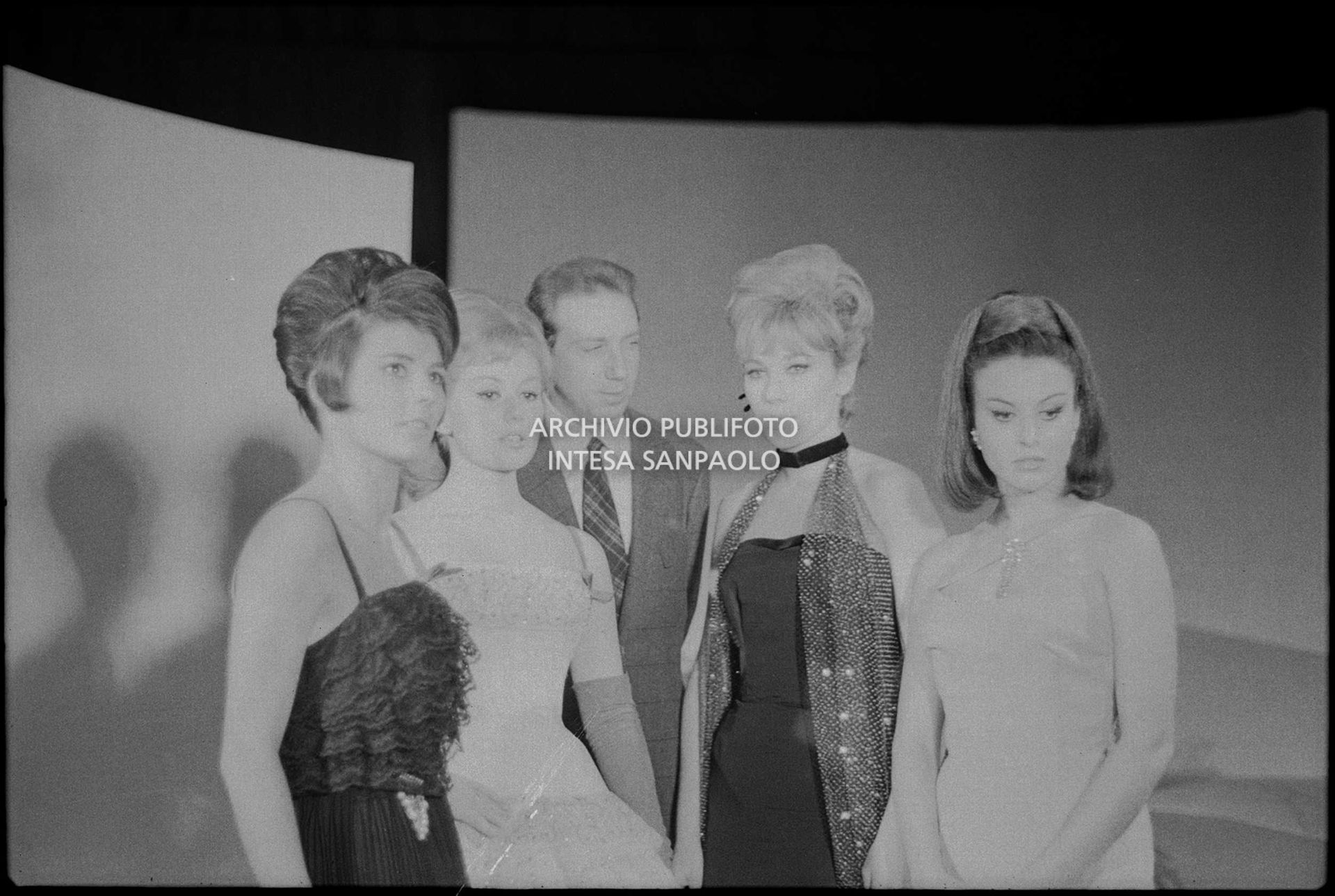 Rosanna Armani, Giuliana Copreni, Mike Bongiorno, Edy Campagnoli e Maria Giovannini al XIII Festival della canzone italiana di Sanremo