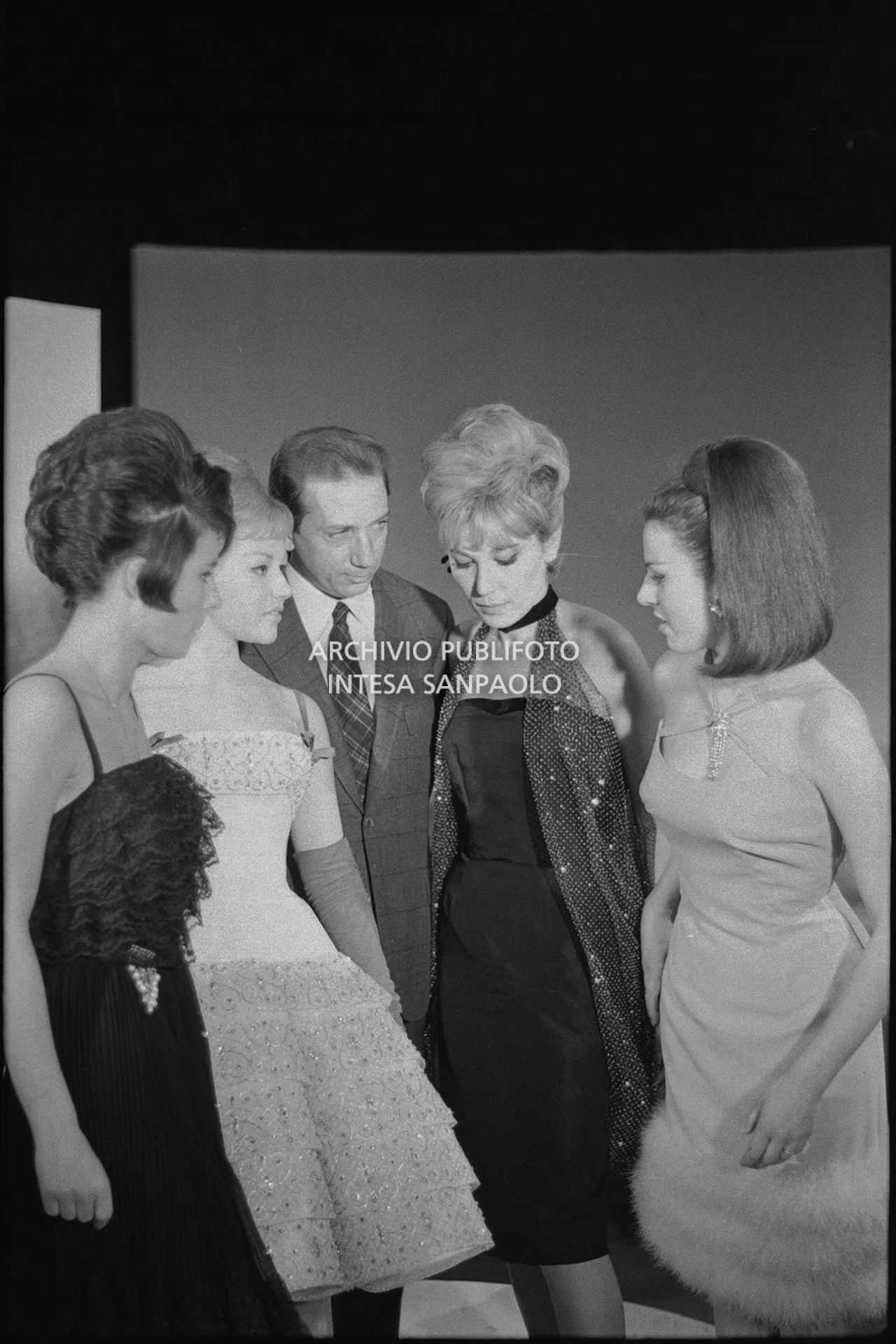 Rosanna Armani, Giuliana Copreni, Mike Bongiorno, Edy Campagnoli, e Maria Giovannini al XIII Festival della canzone italiana di Sanremo