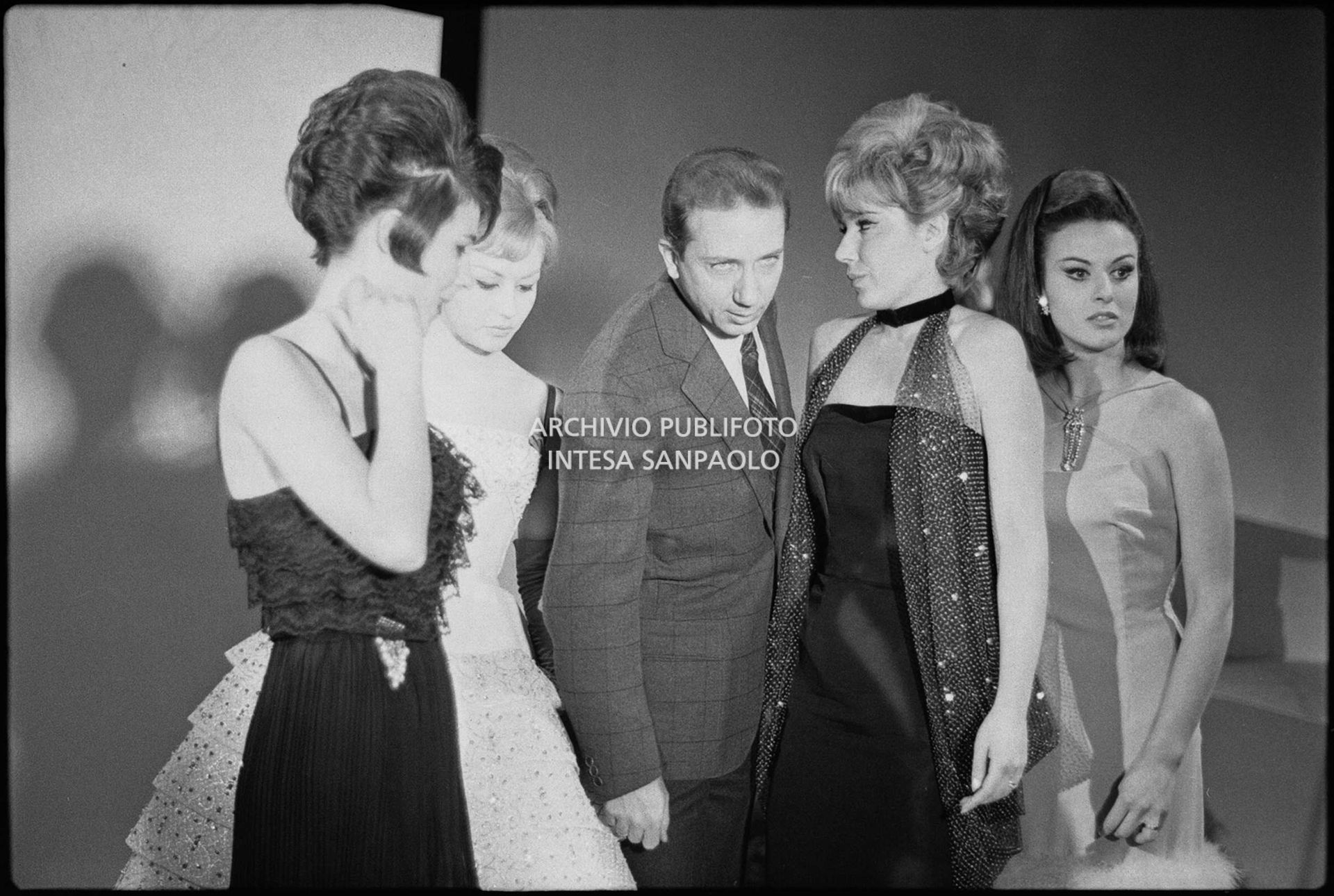 Rosanna Armani, Giuliana Copreni, Mike Bongiorno, Edy Campagnoli, e Maria Giovannini al XIII Festival della canzone italiana di Sanremo