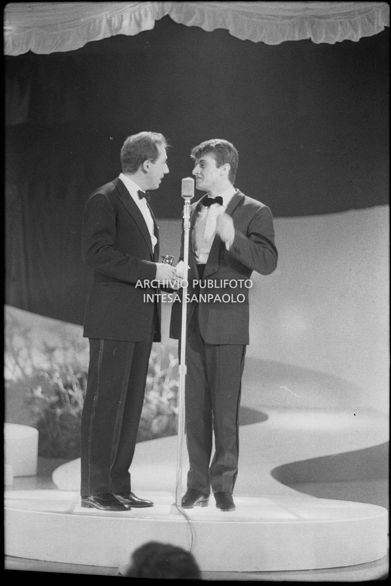Mike Bongiorno e Tony Renis al XIII Festival della canzone italiana di Sanremo