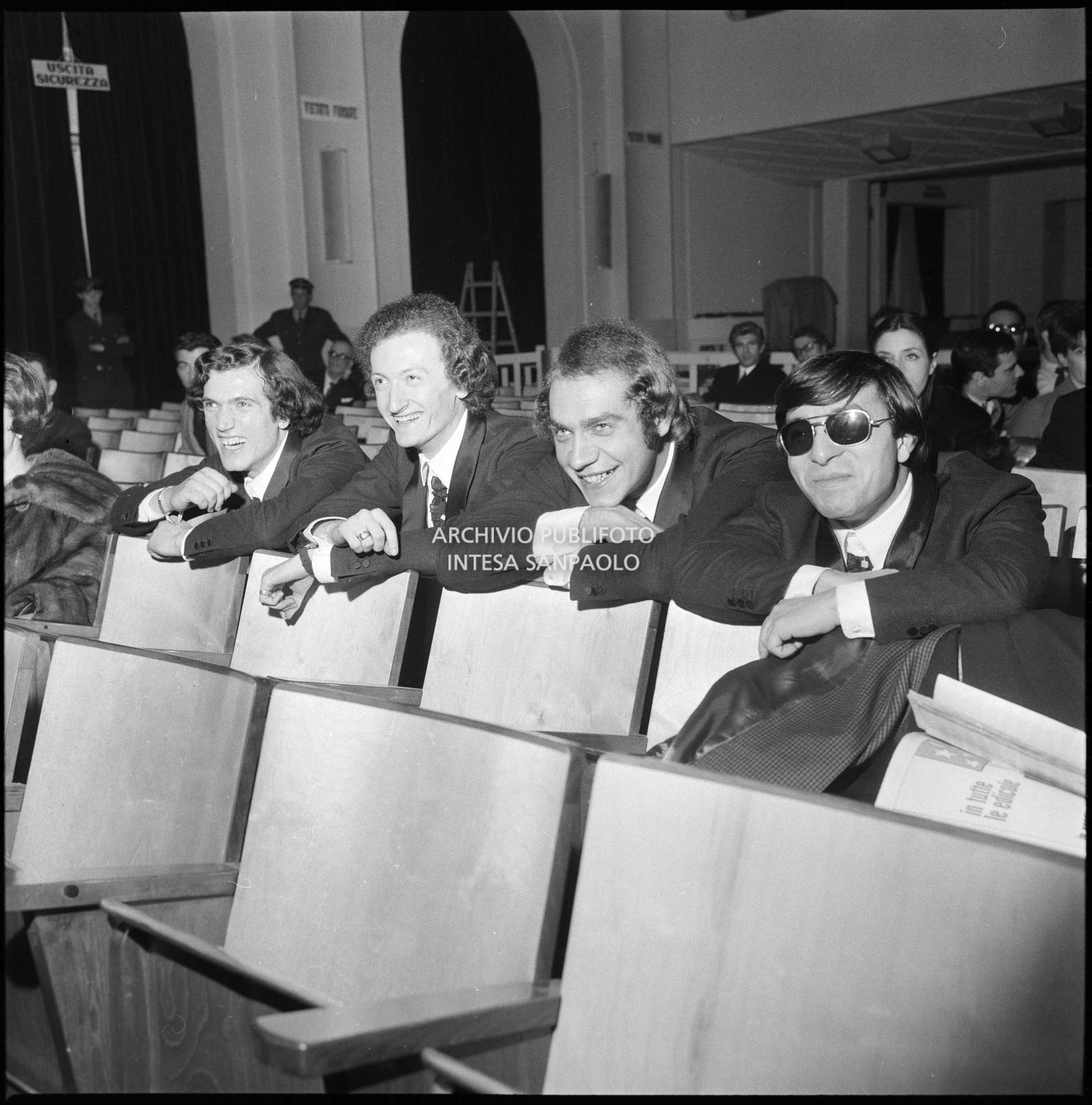 XVI Festival di Sanremo: i componenti di Equipe 84 seduti in platea