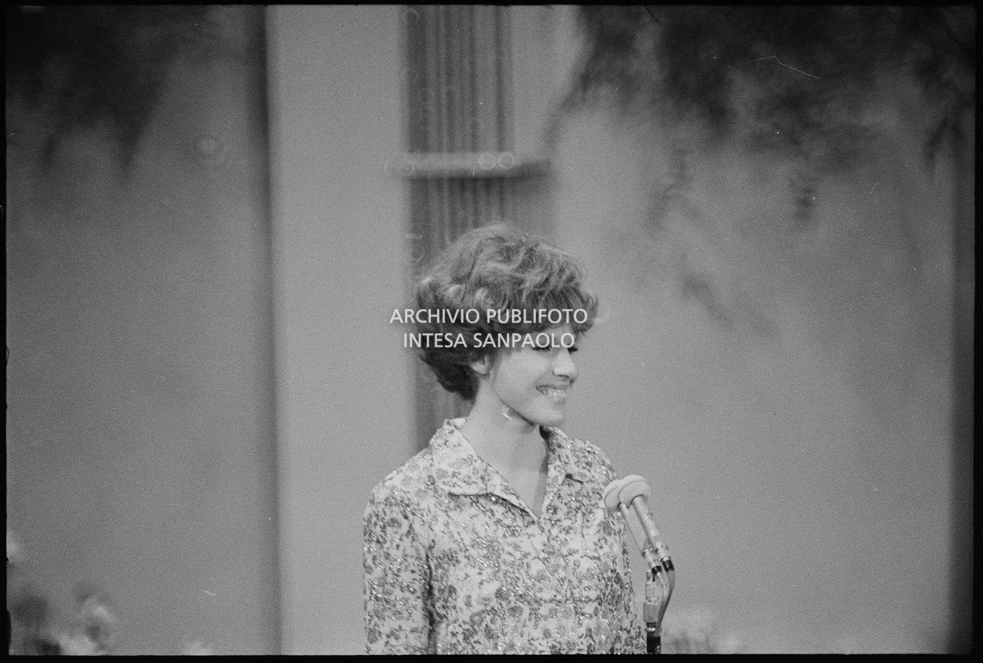 Ornella Vanoni al Festival di Sanremo canta "Io ti darò di più"