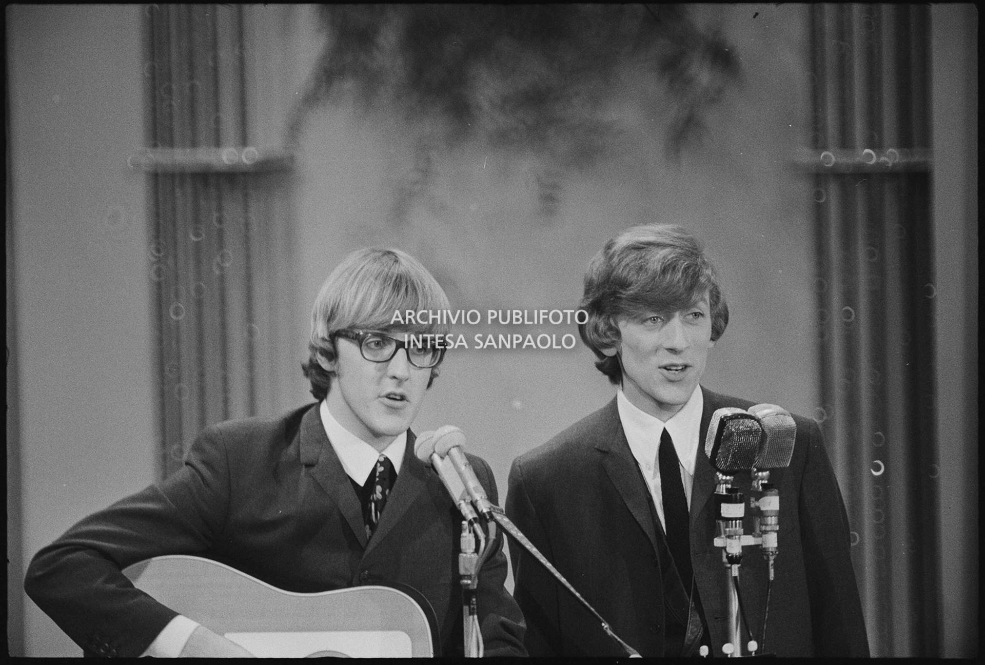 Il duo britannico Chad & Jeremy al Festival di Sanremo cantano "Adesso sì"