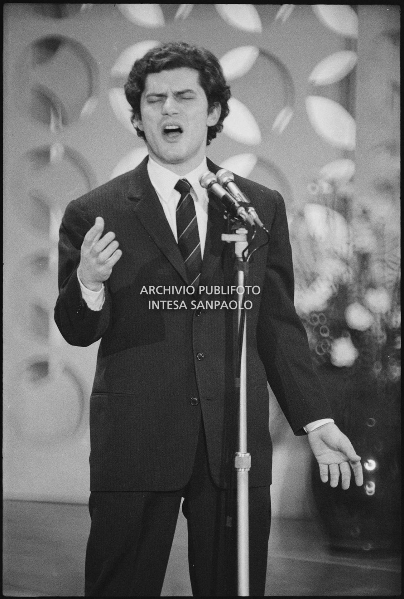 Luigi Tenco al XVII Festival della canzone italiana di Sanremo