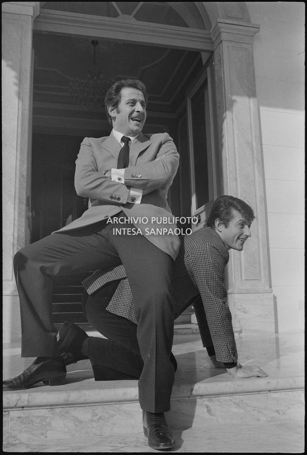 Domenico Modugno e Tony Renis ritratti insieme nei giorni del XVIII Festival di Sanremo