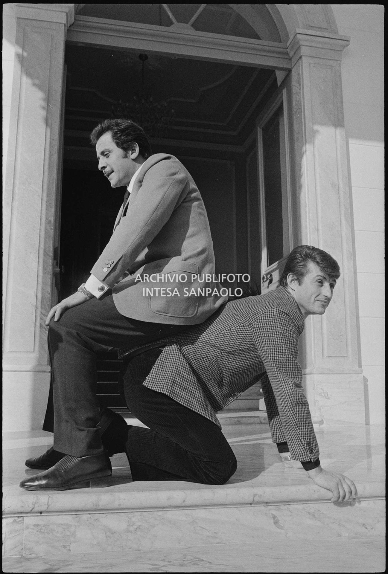 Domenico Modugno e Tony Renis ritratti insieme nei giorni del XVIII Festival di Sanremo