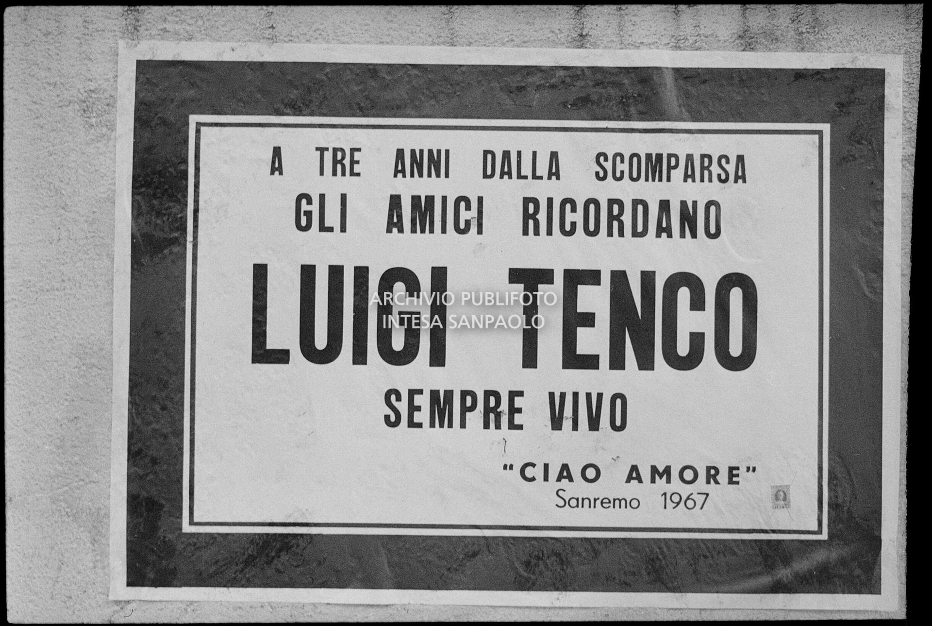 Manifesto in ricordo di Luigi Tenco a tre anni dalla sua scomparsa esposto a Sanremo nei giorni del XX Festival della canzone italiana