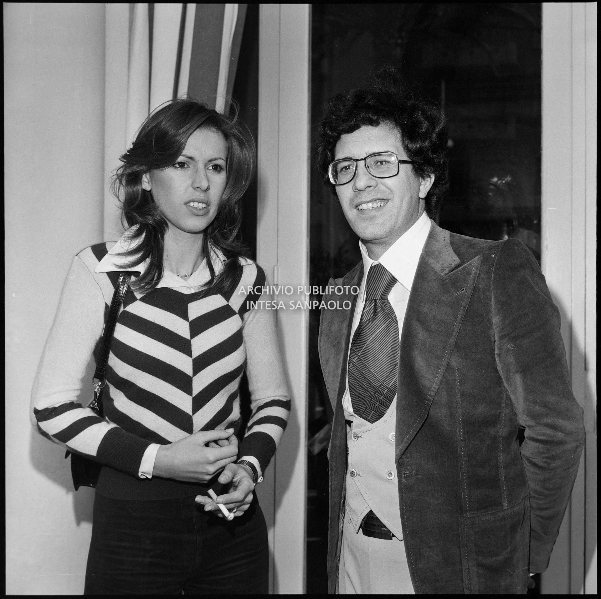 Peppino di Capri, vincitore del XXVI Festival della canzone italiana di Sanremo, con la fidanzata Giuliana Gagliardi