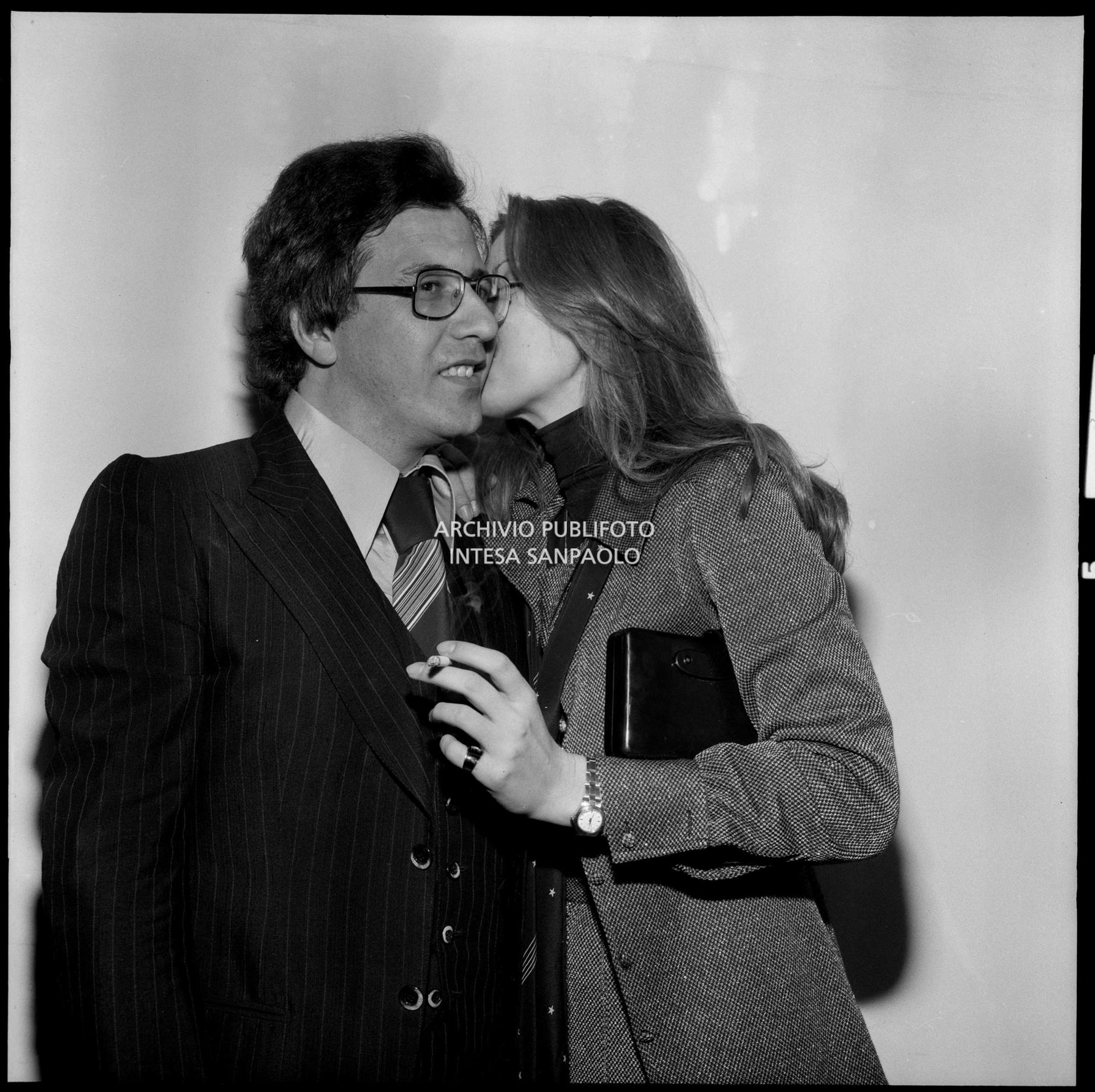 Peppino di Capri, vincitore del XXVI Festival della canzone italiana di Sanremo, con la fidanzata Giuliana Gagliardi