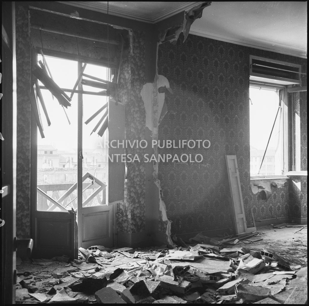 Danni agli interni della palazzina di via Ettore Bellani, sede della ditta Butera Merini & C., provocati dai bombardamenti