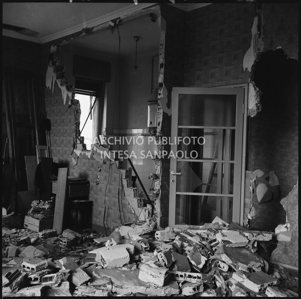 Danni agli interni della palazzina di via Ettore Bellani, sede della ditta Butera Merini & C., provocati dai bombardamenti