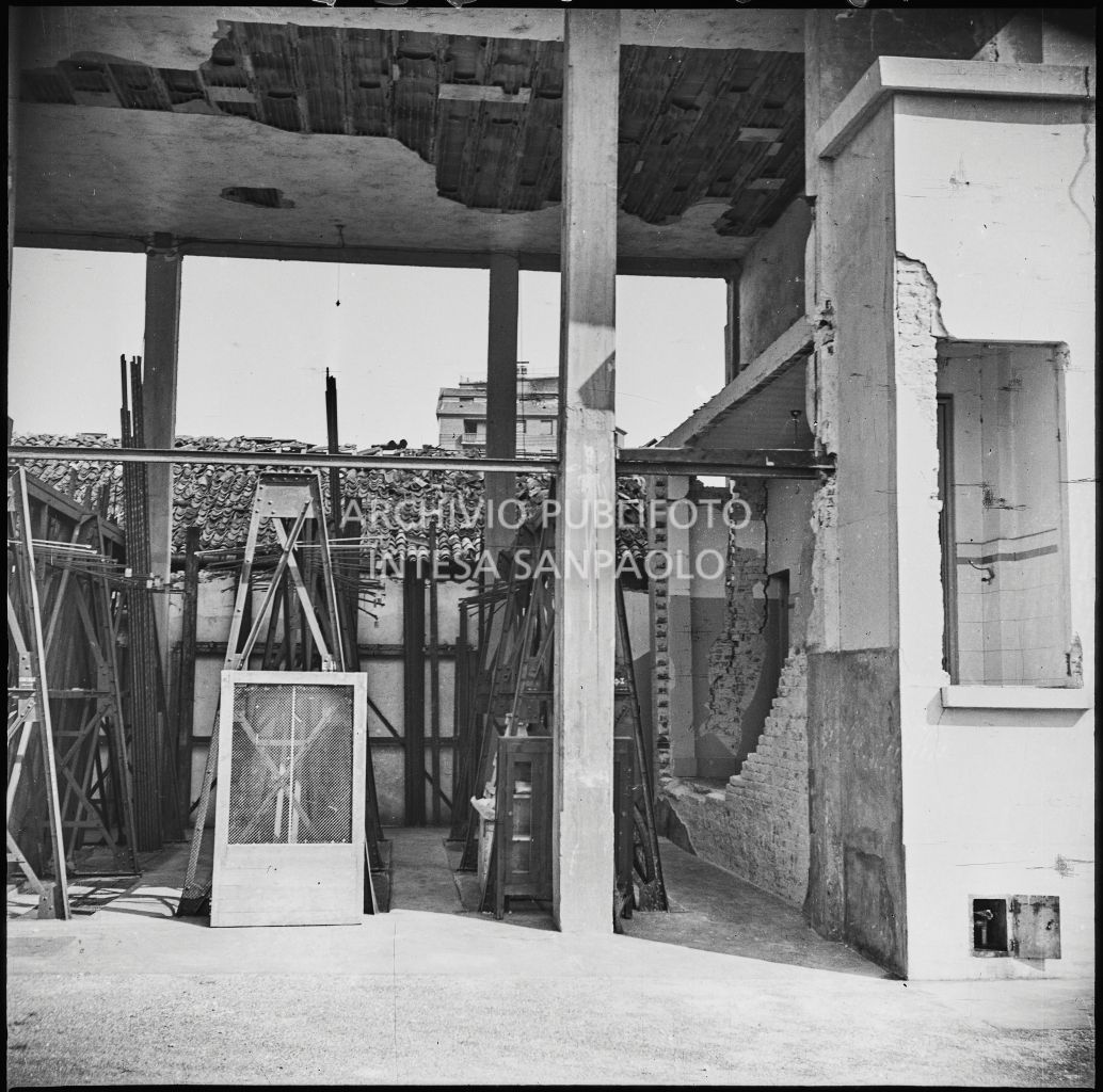 Danni ai magazzini della palazzina di via Ettore Bellani, sede della ditta Butera Merini & C., provocati dai bombardamenti