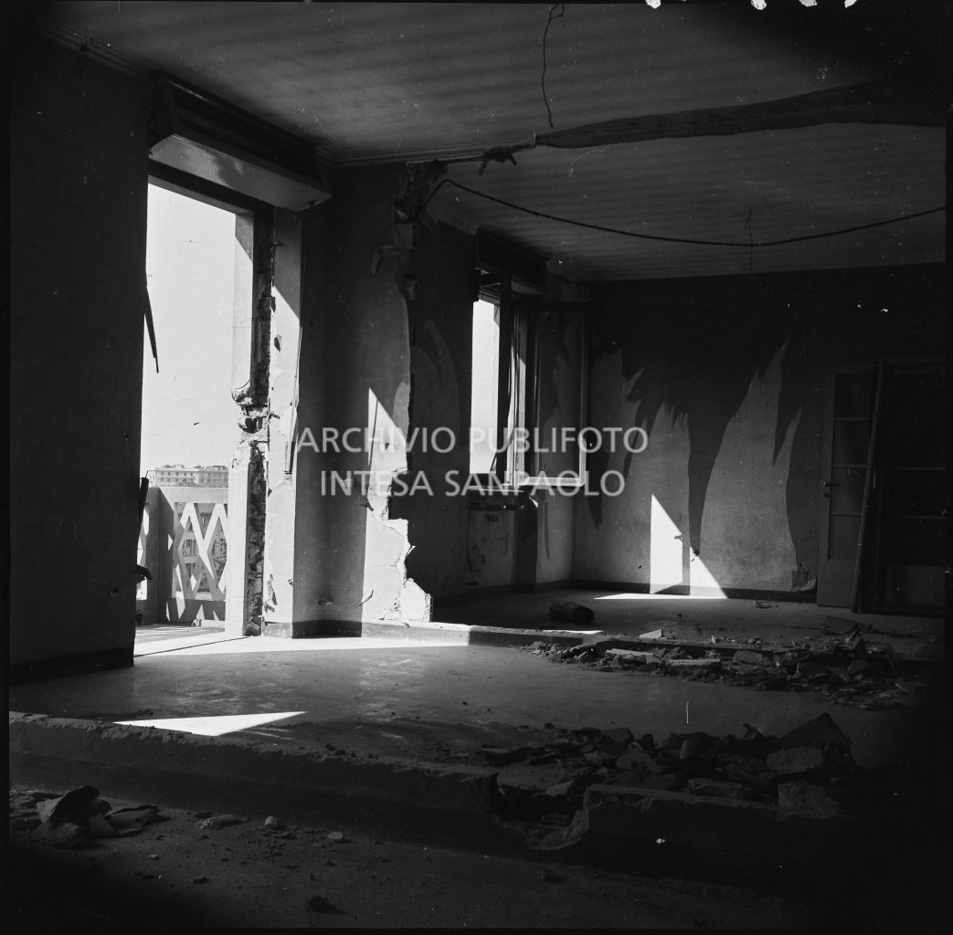 Danni agli interni della palazzina di via Ettore Bellani, sede della ditta Butera Merini & C., provocati dai bombardamenti
