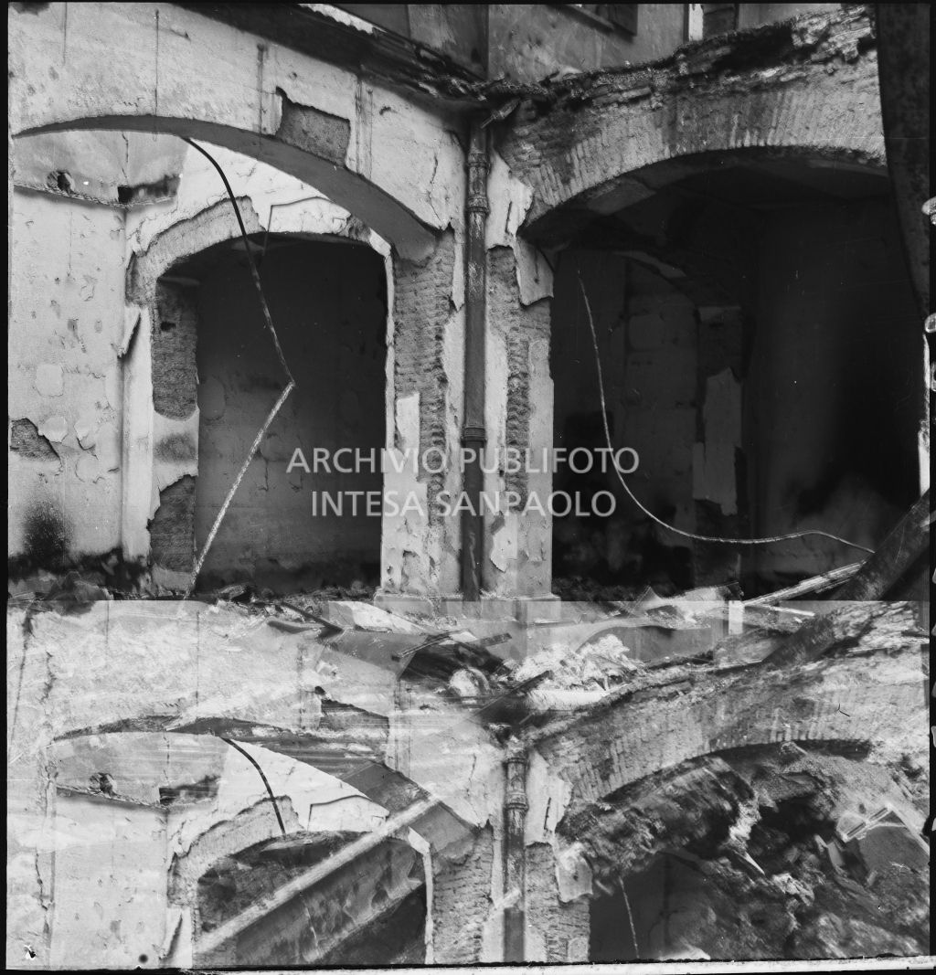 Danni al cortile esterno della ditta Otto Bühler provocati dai bombardamenti