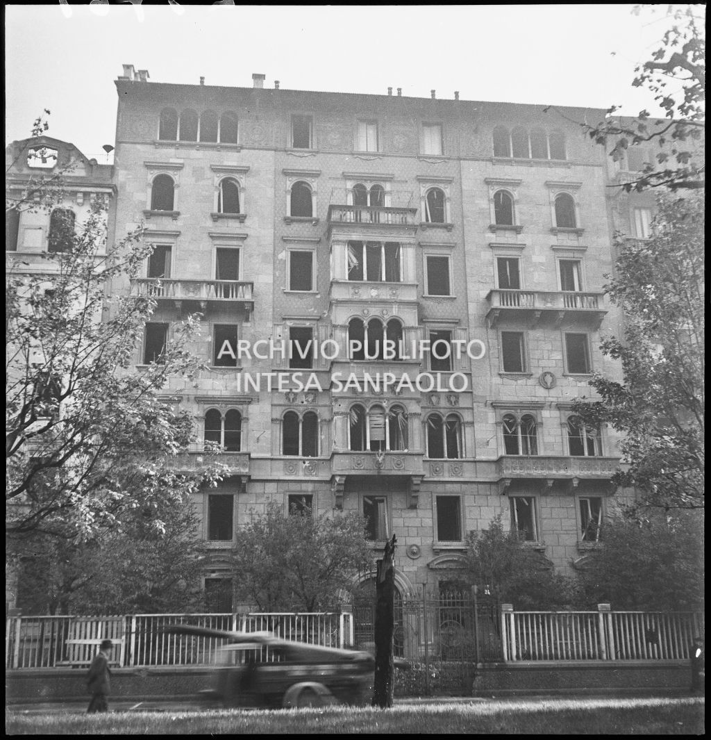 Edificio di viale Bianca Maria 23, danneggiato dai bombardamenti